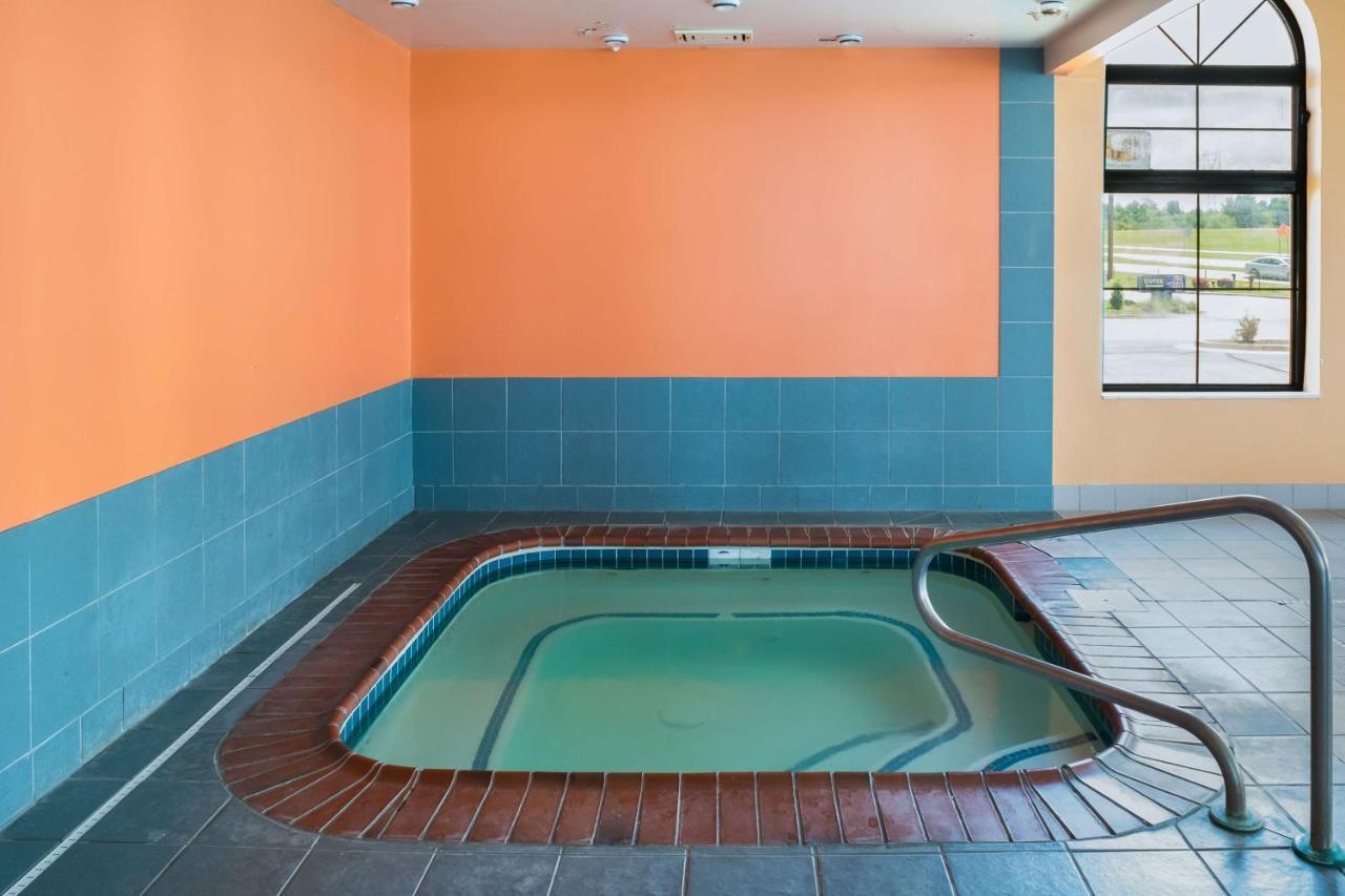 Motel 6-Richmond, In Екстериор снимка